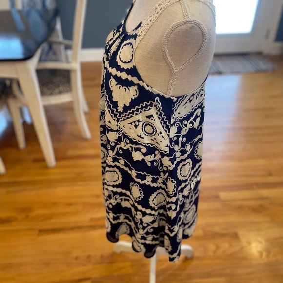 💜 5 for $25 or 3 for $18 navy blue and white geo sleeveless shift dress - Picture 4 of 6